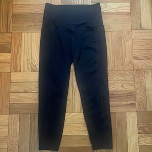 Girlfriend Collective compression black leggings with pockets (Size Medium)
